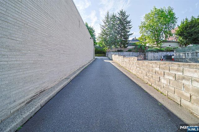 518 Broad Avenue, Ridgefield, NJ 07657