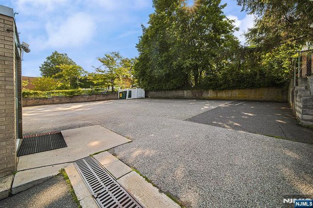 518 Broad Avenue, Ridgefield, NJ 07657