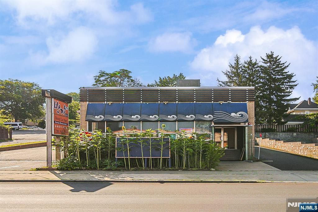 518 Broad Avenue, Ridgefield, NJ 07657