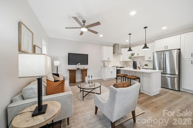 109 N Smallwood Place, Charlotte, NC 28216