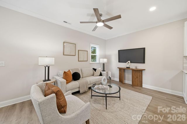 109 N Smallwood Place, Charlotte, NC 28216