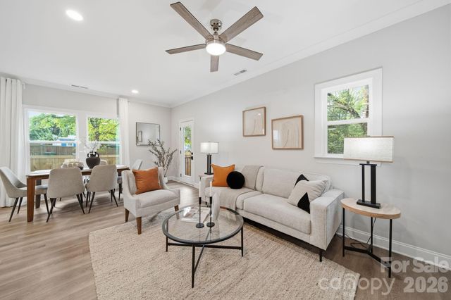 109 N Smallwood Place, Charlotte, NC 28216