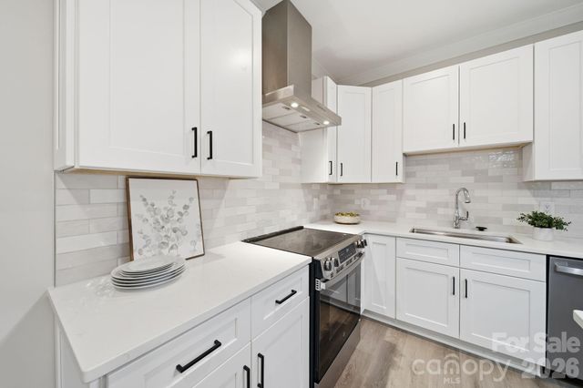 109 N Smallwood Place, Charlotte, NC 28216