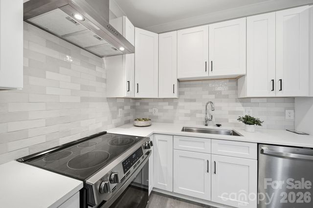 109 N Smallwood Place, Charlotte, NC 28216