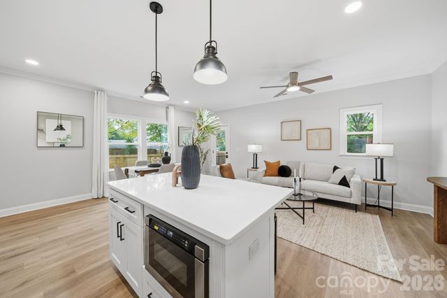 109 N Smallwood Place, Charlotte, NC 28216