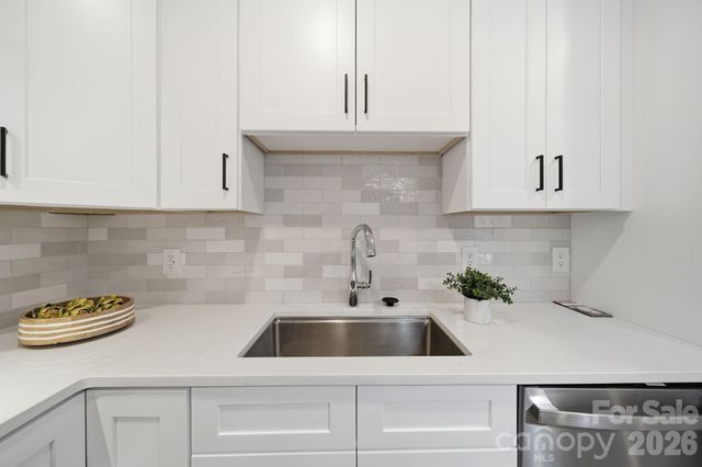 109 N Smallwood Place, Charlotte, NC 28216