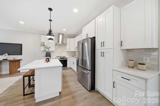 109 N Smallwood Place, Charlotte, NC 28216