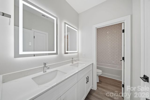 109 N Smallwood Place, Charlotte, NC 28216