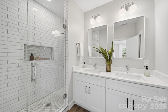 109 N Smallwood Place, Charlotte, NC 28216