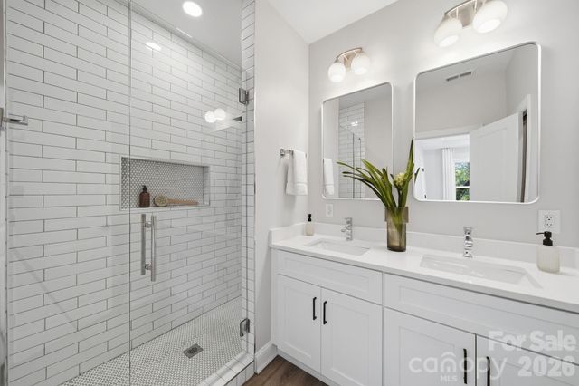 109 N Smallwood Place, Charlotte, NC 28216