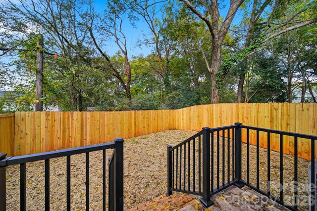 109 N Smallwood Place, Charlotte, NC 28216