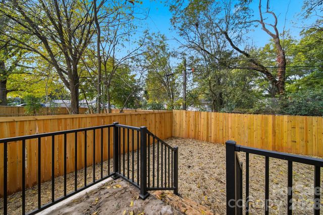 109 N Smallwood Place, Charlotte, NC 28216