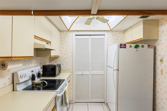 2603 OAK CIRCLE 2603, Tarpon Springs, FL 34689