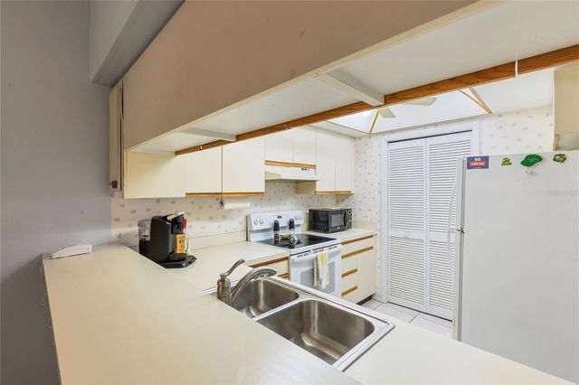 2603 OAK CIRCLE 2603, Tarpon Springs, FL 34689