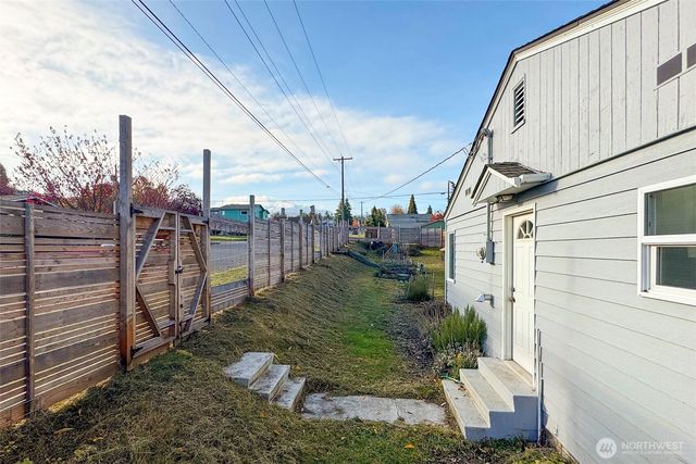 938 E 6th Street, Port Angeles, WA 98362