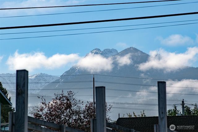 938 E 6th Street, Port Angeles, WA 98362