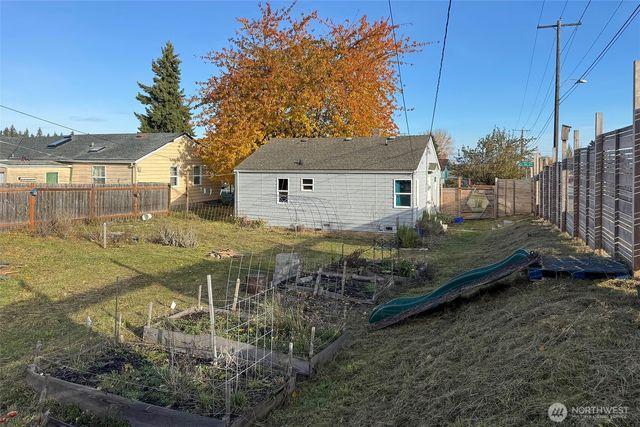 938 E 6th Street, Port Angeles, WA 98362