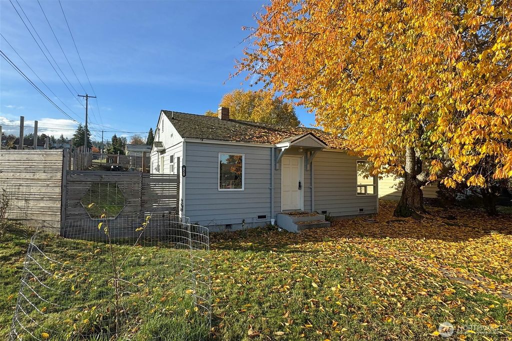 938 E 6th Street, Port Angeles, WA 98362