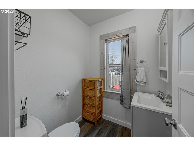 1541 UNION Ave, North Bend, OR 97459