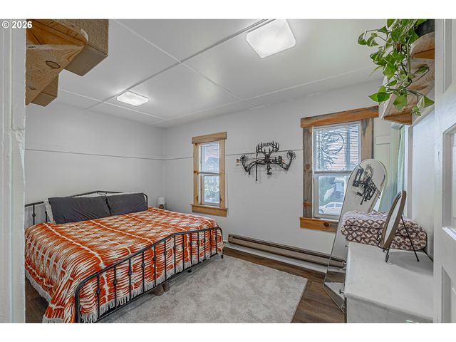 1541 UNION Ave, North Bend, OR 97459