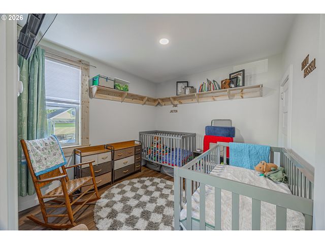 1541 UNION Ave, North Bend, OR 97459