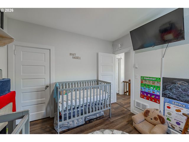 1541 UNION Ave, North Bend, OR 97459