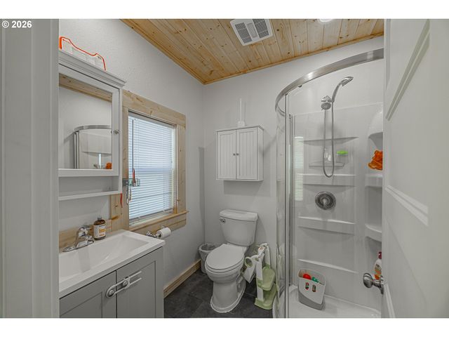 1541 UNION Ave, North Bend, OR 97459