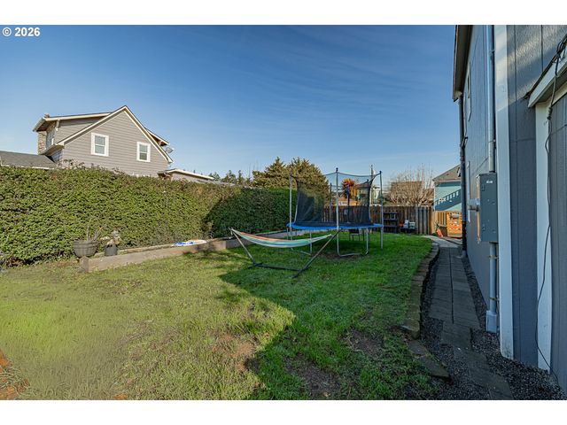 1541 UNION Ave, North Bend, OR 97459