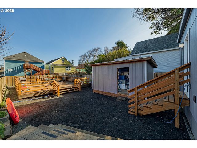 1541 UNION Ave, North Bend, OR 97459