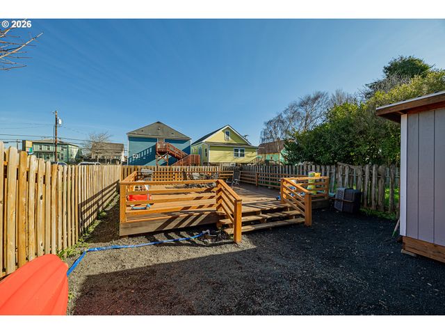 1541 UNION Ave, North Bend, OR 97459