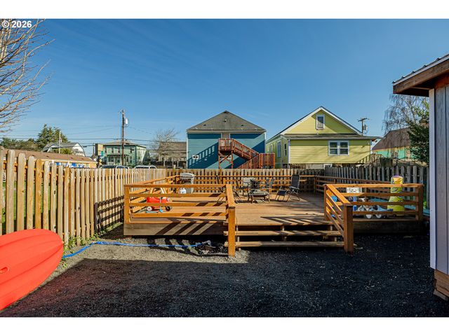 1541 UNION Ave, North Bend, OR 97459