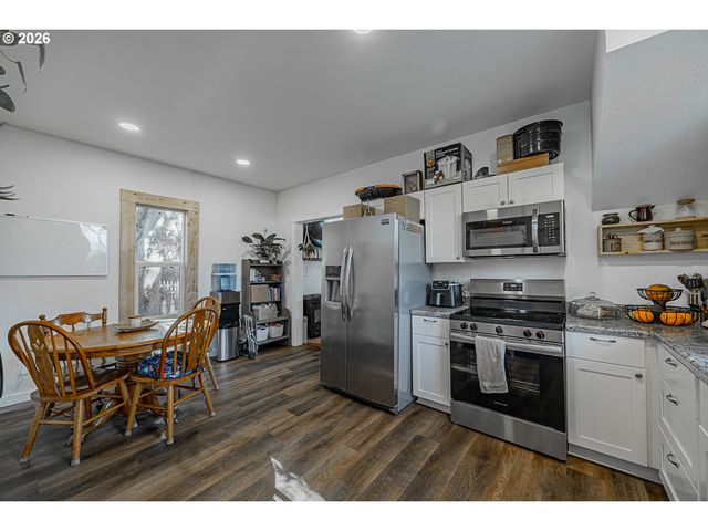 1541 UNION Ave, North Bend, OR 97459