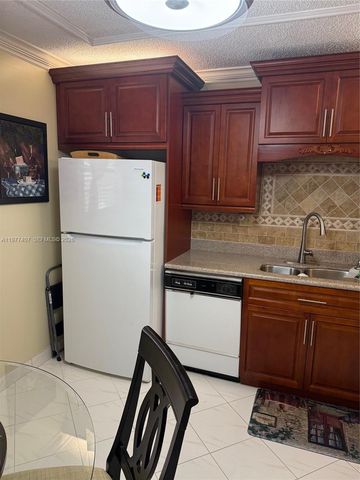 4940 E Sabal Palm Boulevard 203, Tamarac, FL 33319