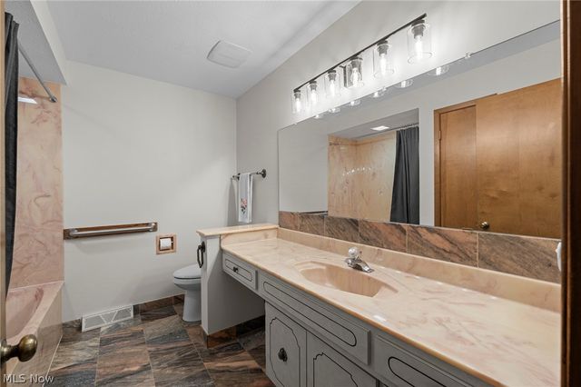 7492 James Drive, Middleburg Heights, OH 44130