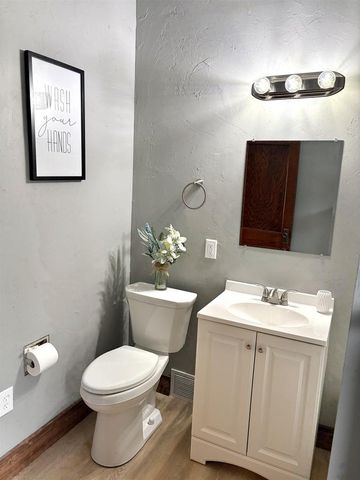 1119 W BENT AVENUE, Oshkosh, WI 54901