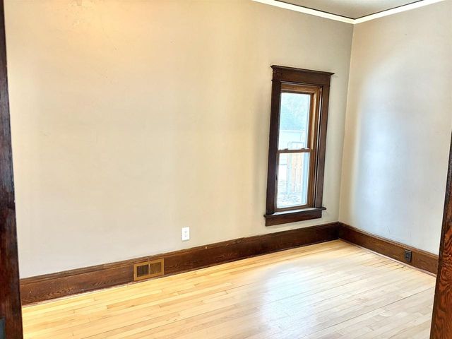 1119 W BENT AVENUE, Oshkosh, WI 54901