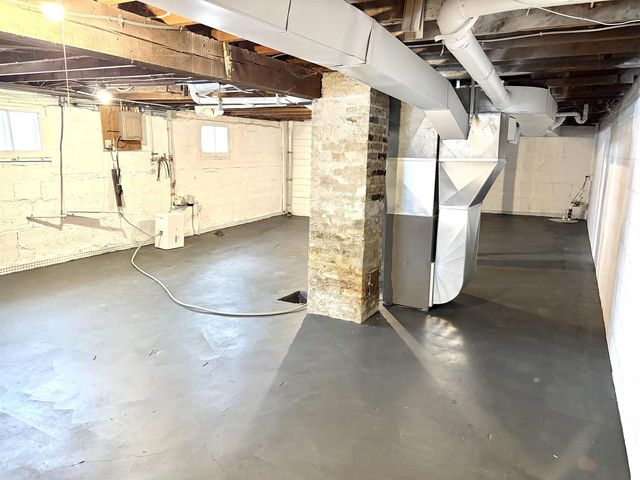 1119 W BENT AVENUE, Oshkosh, WI 54901