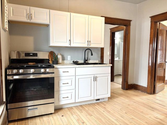 1119 W BENT AVENUE, Oshkosh, WI 54901