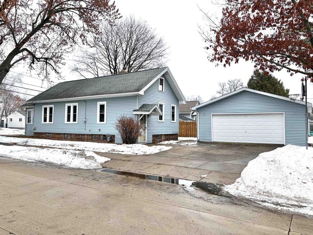 1119 W BENT AVENUE, Oshkosh, WI 54901