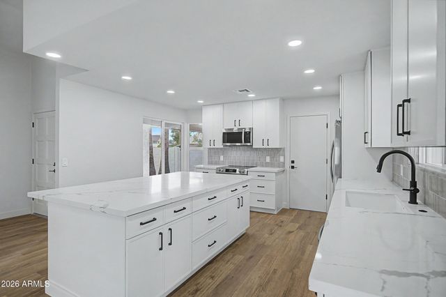 1539 W JAVELINA Avenue, Mesa, AZ 85202