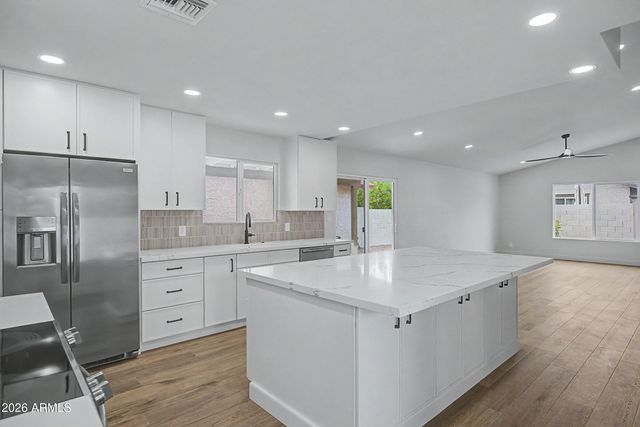 1539 W JAVELINA Avenue, Mesa, AZ 85202