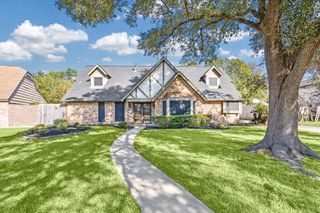 914 Forest Lake Drive, Seabrook, TX 77586