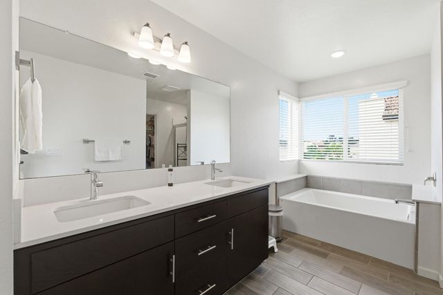 479 Farmhouse Lane, Clovis, CA 93619