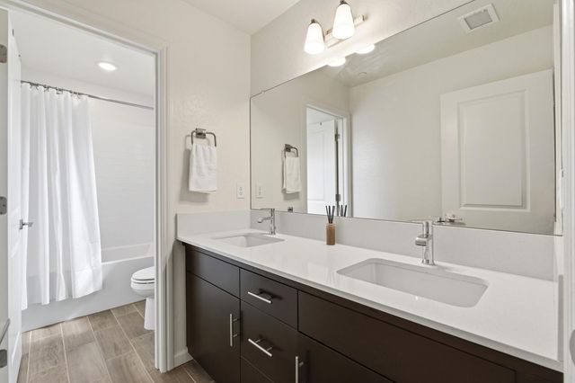479 Farmhouse Lane, Clovis, CA 93619