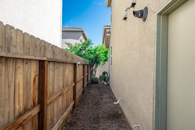 479 Farmhouse Lane, Clovis, CA 93619