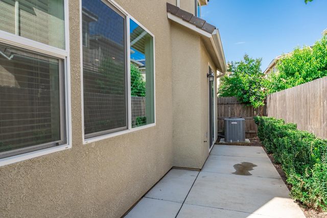 479 Farmhouse Lane, Clovis, CA 93619