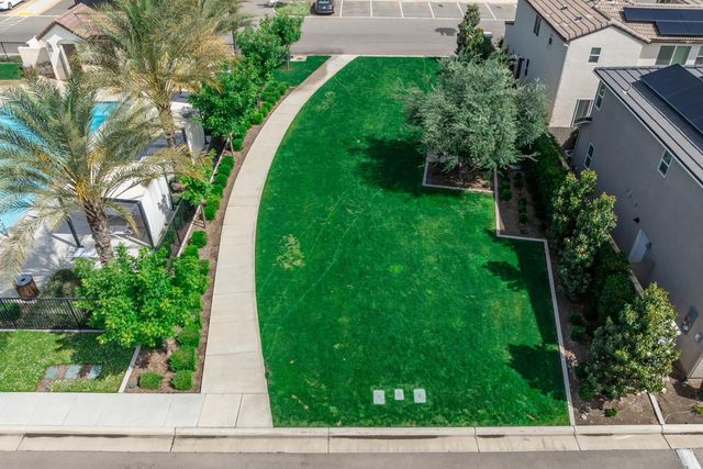 479 Farmhouse Lane, Clovis, CA 93619