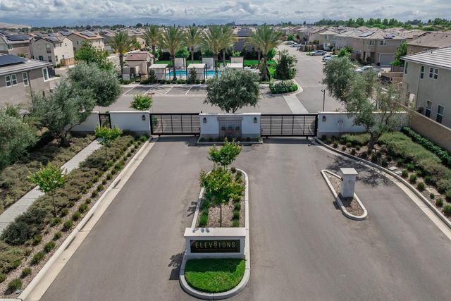 479 Farmhouse Lane, Clovis, CA 93619