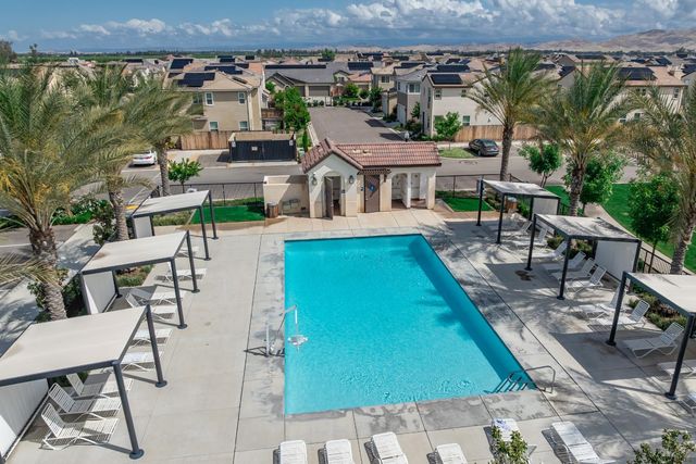 479 Farmhouse Lane, Clovis, CA 93619