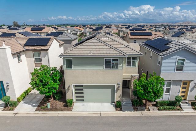 479 Farmhouse Lane, Clovis, CA 93619